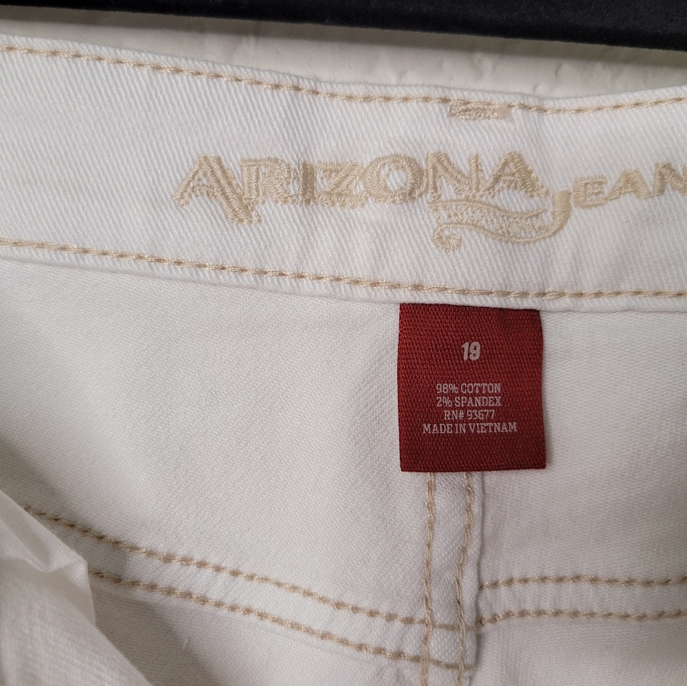 Shorts - Picture 6 of 6